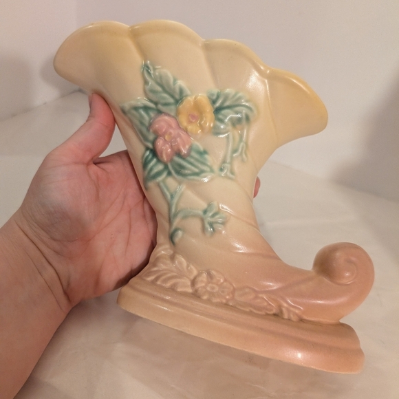 Vintage Hall Art Pottery Wildflower Cornucopia Vase - W 7 - 7 1/2 - Picture 9 of 12